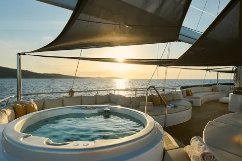 Lady Gita Yacht Charter, photograph 12
