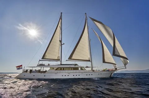 Lady Gita Yacht Charter, photograph 2