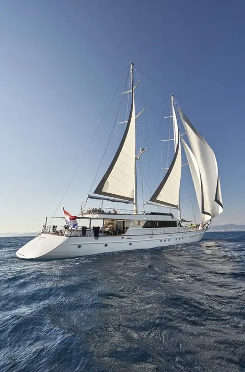 Lady Gita Yacht Charter, photograph 3
