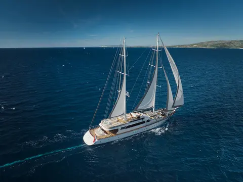 Lady Gita Yacht Charter, photograph 4