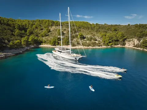 Lady Gita Yacht Charter, photograph 6