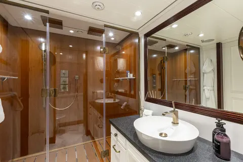 Lady Trudy Yacht Charter, photograph 12