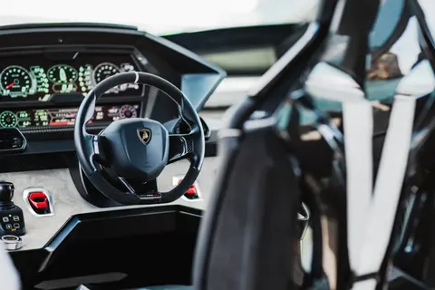 Lamborghini Yacht Charter in Dubai, photograph 9