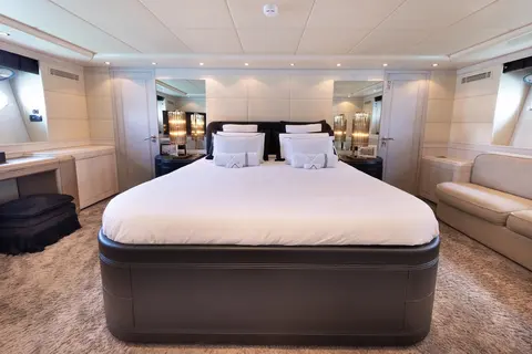 Lauren V Yacht Charter, photograph 10