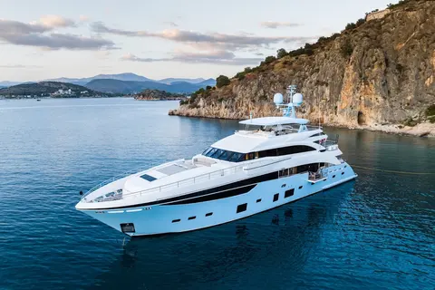 LE Verseau Yacht Charter, photograph 12