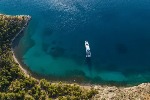 LE Verseau Yacht Charter, photograph 5