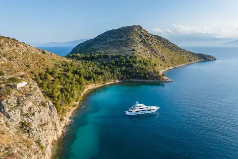 LE Verseau Yacht Charter, photograph 9