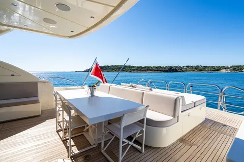 Leopard Yacht Charter, photograph 10