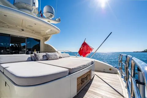 Leopard Yacht Charter, photograph 12