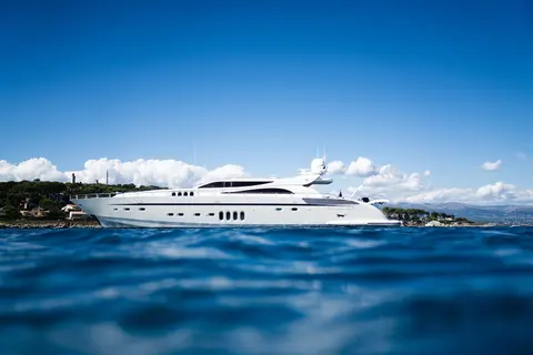 Leopard Yacht Charter, photograph 2