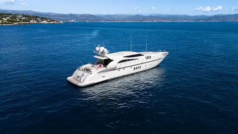 Leopard Yacht Charter, photograph 3