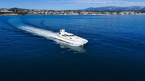 Leopard Yacht Charter, photograph 4