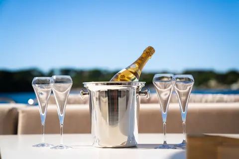 Leopard Yacht Charter, photograph 9