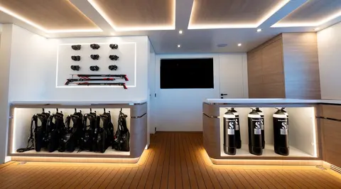 Limerence Yacht Charter, photograph 2