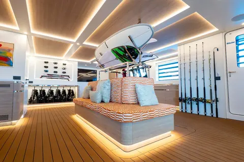 Limerence Yacht Charter, photograph 5