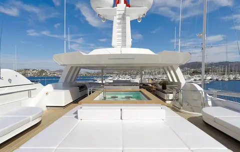 Liquid Sky Yacht Charter, photograph 3