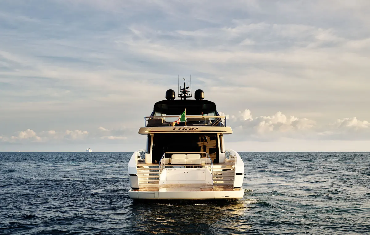 Luar Yacht Charter