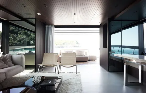 Luar Yacht Charter, photograph 3