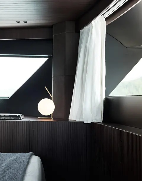 Luar Yacht Charter, photograph 4