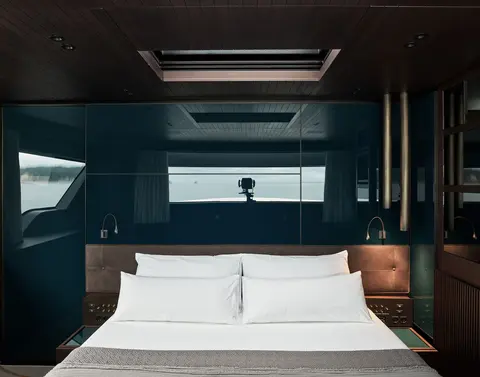 Luar Yacht Charter, photograph 7