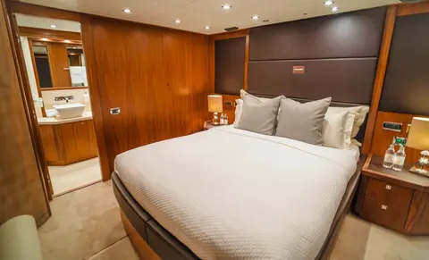 Lucien Yacht Charter in Dubai, photograph 12