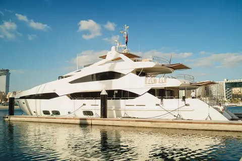 Lucien Yacht Charter in Dubai, photograph 3