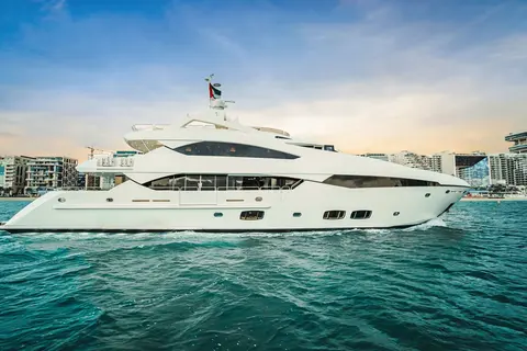 Lucien Yacht Charter in Dubai, photograph 4