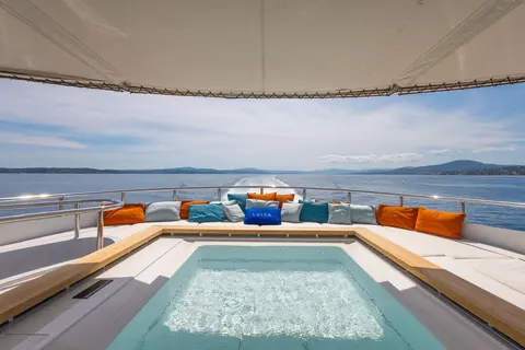 Luisa Yacht Charter, photograph 8