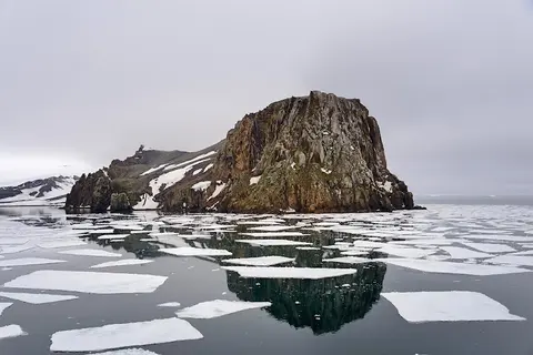 Luxury Yacht Charter and Rental in Antarctica, photograph 5