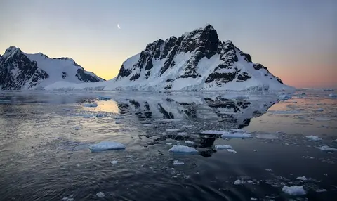 Luxury Yacht Charter and Rental in Antarctica, photograph 6