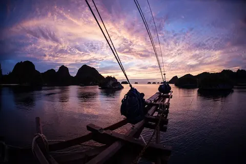 Luxury Yacht Charter and Rental in Raja Ampat, photograph 5
