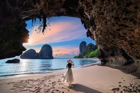Luxury Yacht Charter and Rental in Thailand, photograph 8