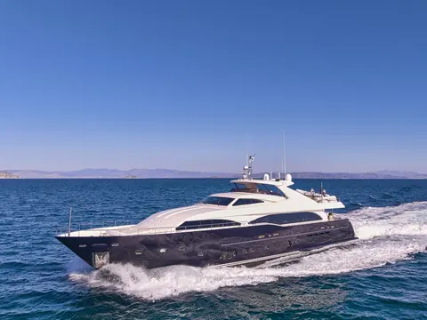 Malen Yacht Charter, photograph 3