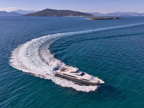 Malen Yacht Charter, photograph 4