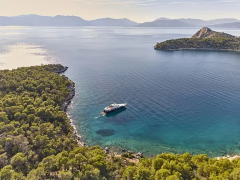 Malen Yacht Charter, photograph 5