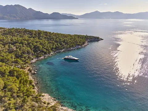 Malen Yacht Charter, photograph 6