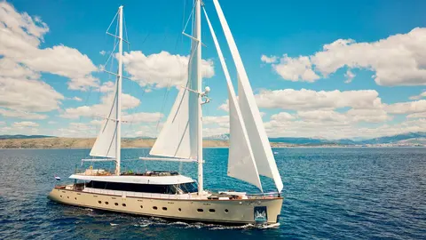 Marallure Yacht Charter, photograph 2