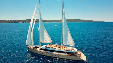 Marallure Yacht Charter, photograph 4