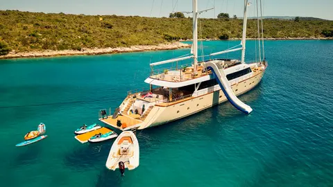 Marallure Yacht Charter, photograph 7