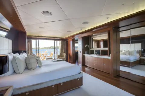 Maraya Yacht Charter, photograph 10