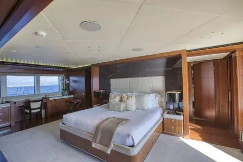 Maraya Yacht Charter, photograph 12