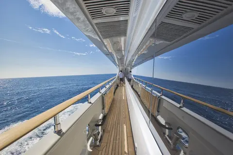 Maraya Yacht Charter, photograph 3