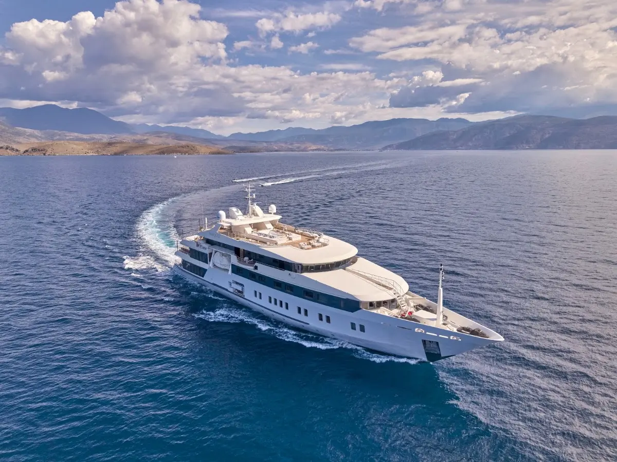 Marquise Yacht Charter