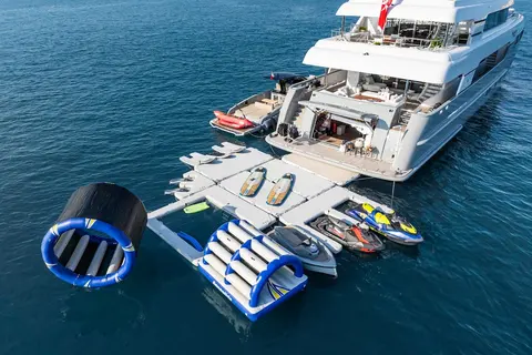 Maximilian Mmiv Yacht Charter, photograph 11