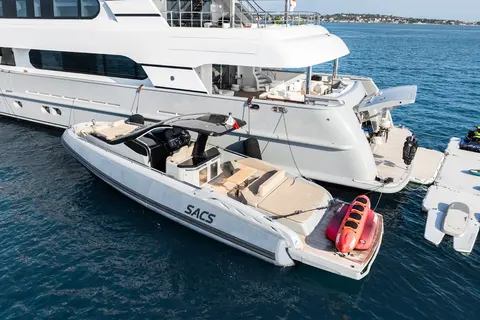 Maximilian Mmiv Yacht Charter, photograph 12
