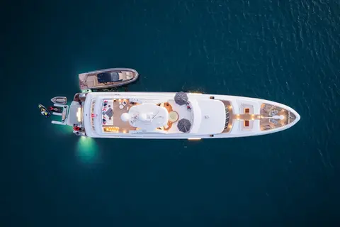 Maximilian Mmiv Yacht Charter, photograph 9