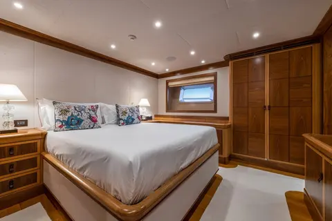 Mes Amis Yacht Charter, photograph 8