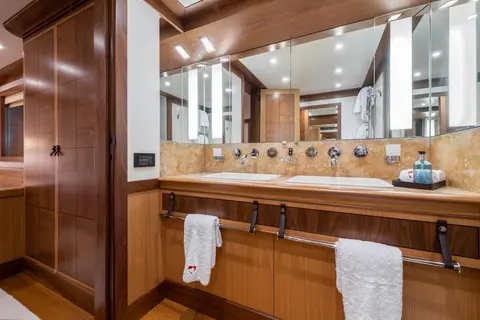 Mes Amis Yacht Charter, photograph 9