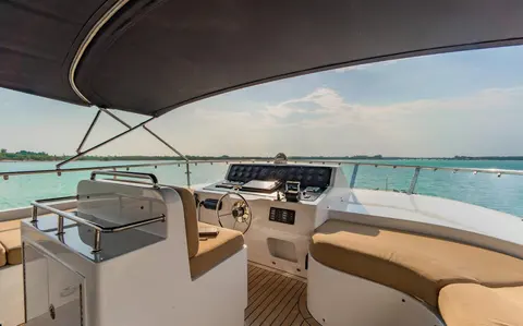 Mia Kai Yacht Charter, photograph 11