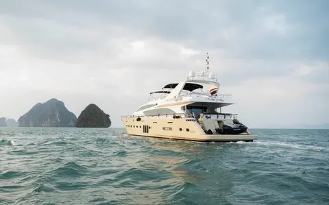 Mia Kai Yacht Charter, photograph 2